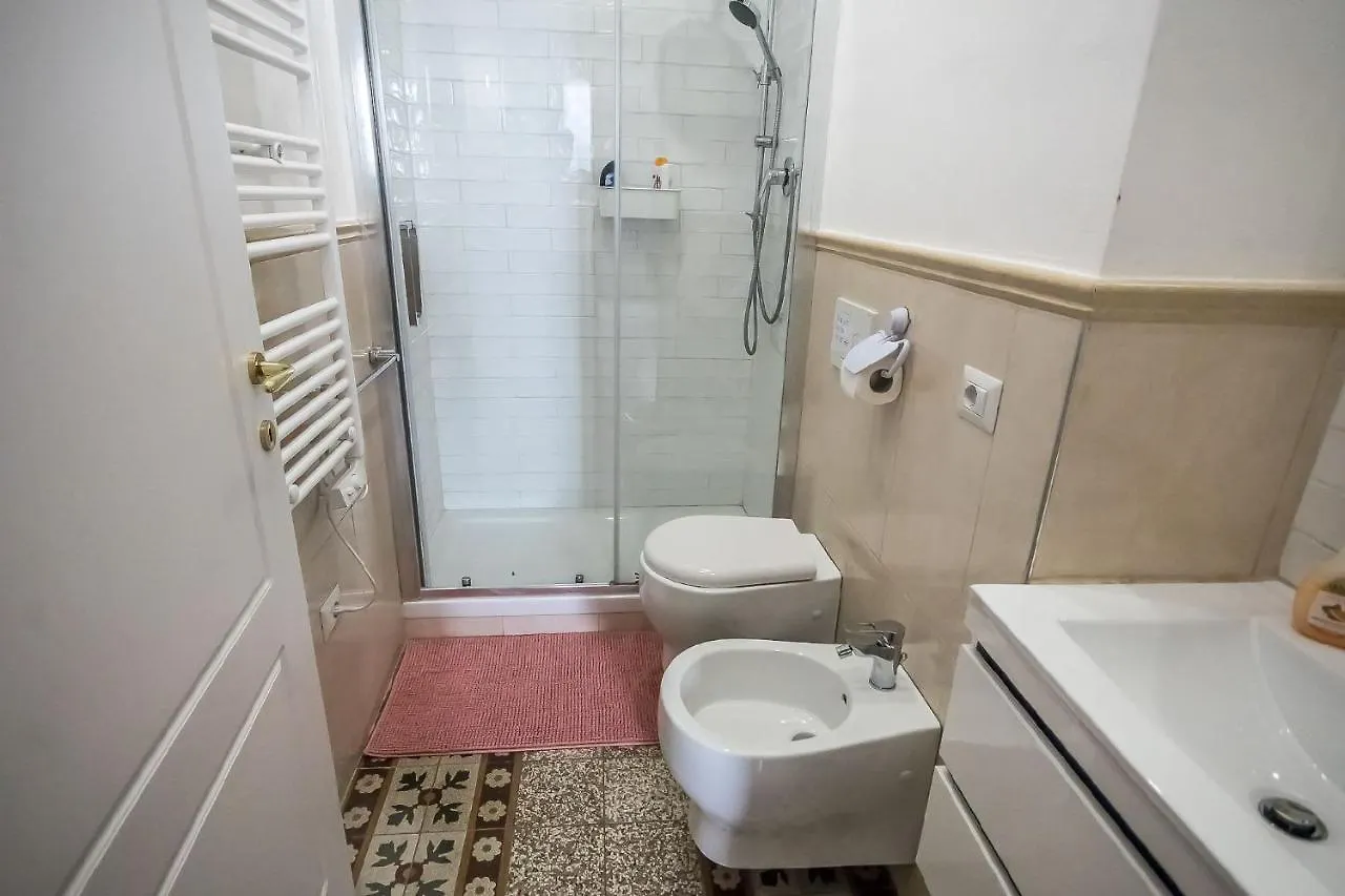 Room In An Apartment Close To The Train Station Florence