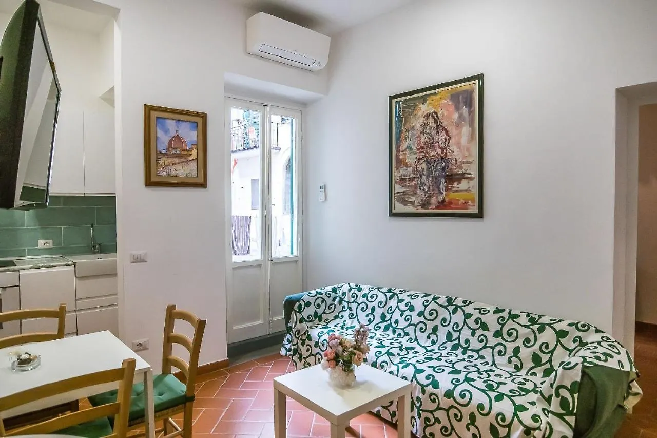 Room In An Apartment Close To The Train Station Florence