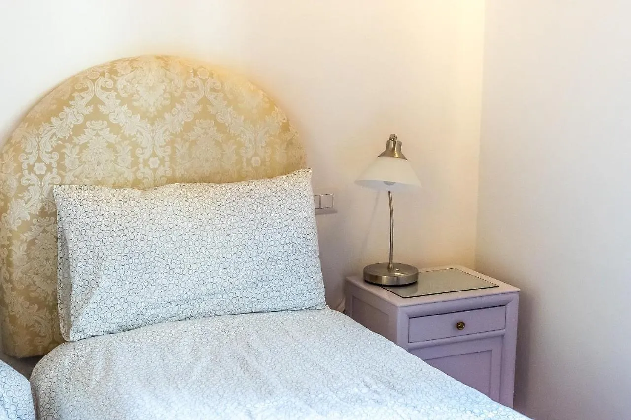 Homestay Room In An Apartment Close To The Train Station Florence