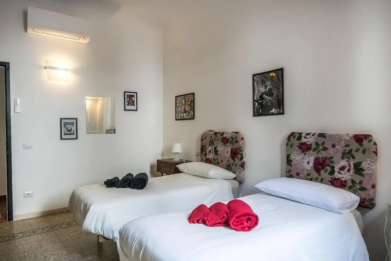 Room In An Apartment Close To The Train Station Florence Italy