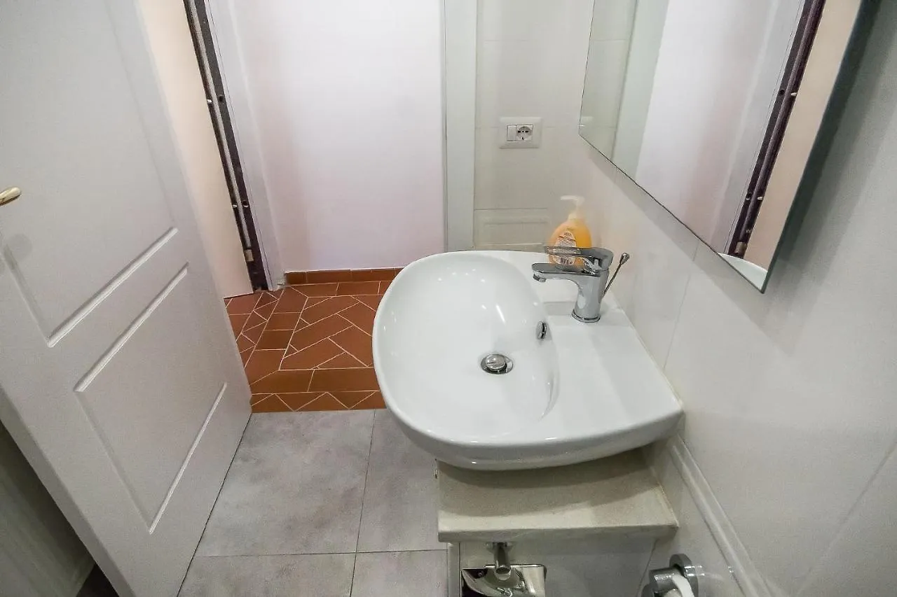 Room In An Apartment Close To The Train Station Florence Italy