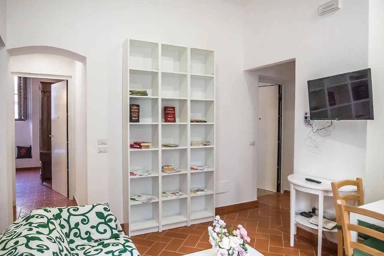 Room In An Apartment Close To The Train Station Florence Homestay