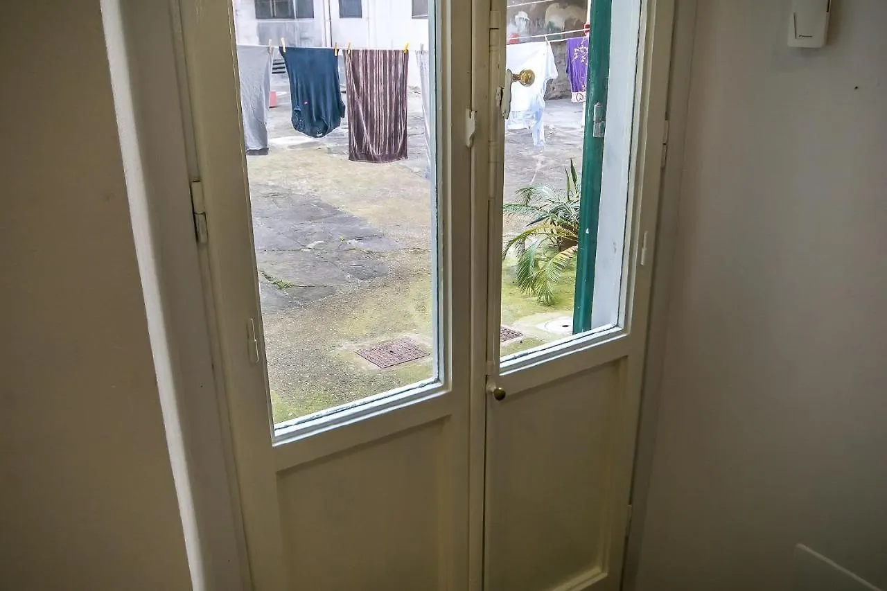Homestay Room In An Apartment Close To The Train Station Florence Italy