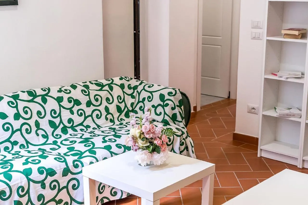 Homestay Room In An Apartment Close To The Train Station Florence