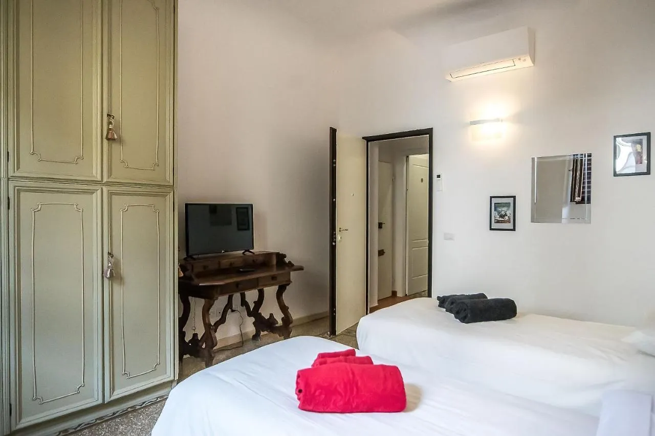 Homestay Room In An Apartment Close To The Train Station Florence