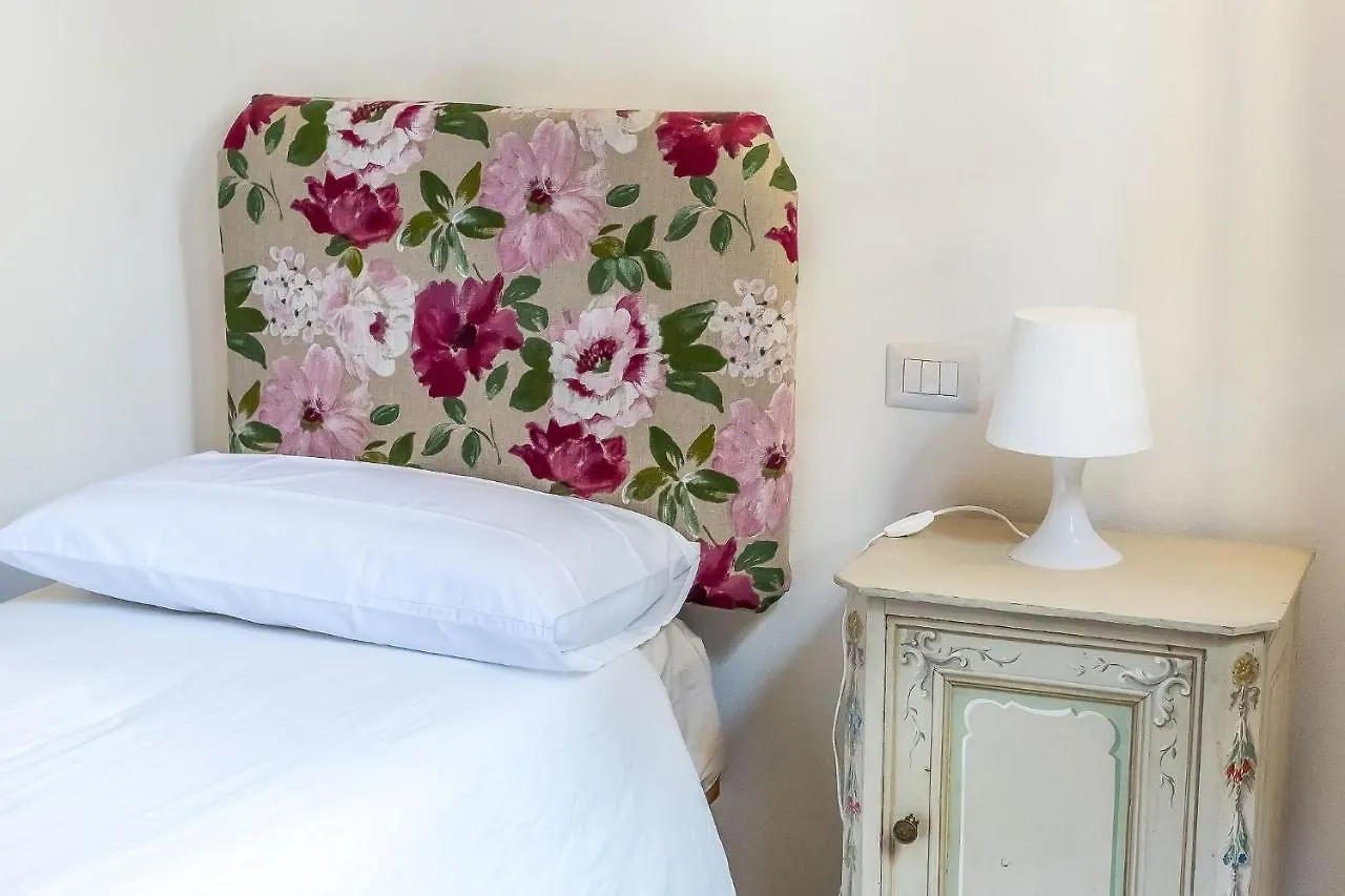 Homestay Room In An Apartment Close To The Train Station Florence