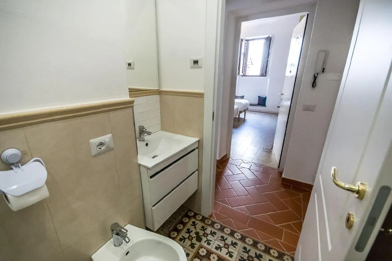 Room In An Apartment Close To The Train Station Florence