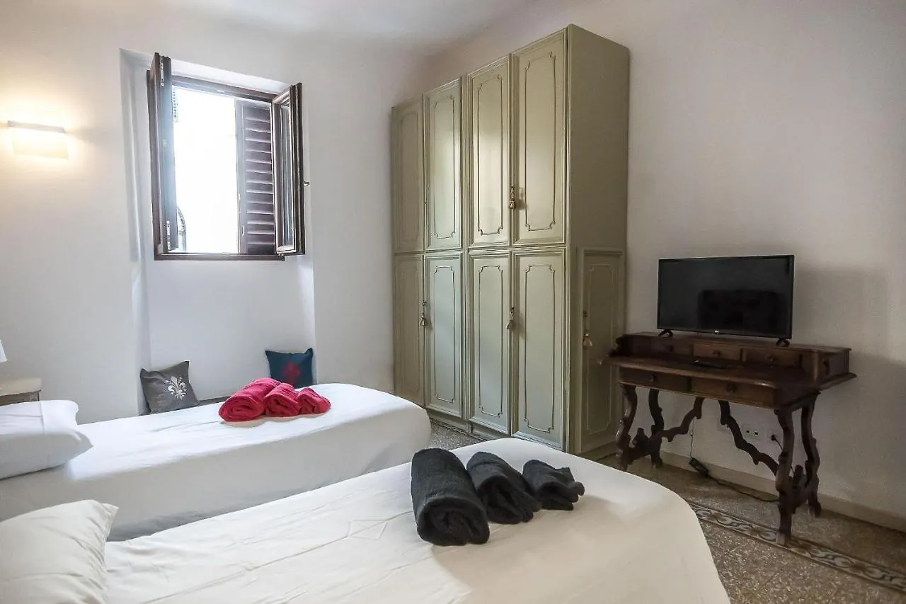 Homestay Room In An Apartment Close To The Train Station Florence