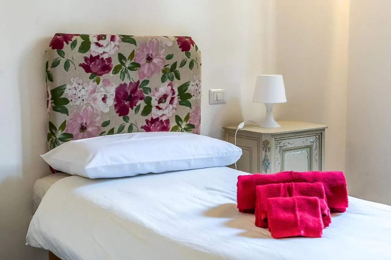 Ubytování v soukromí Room In An Apartment Close To The Train Station Florencie Itálie